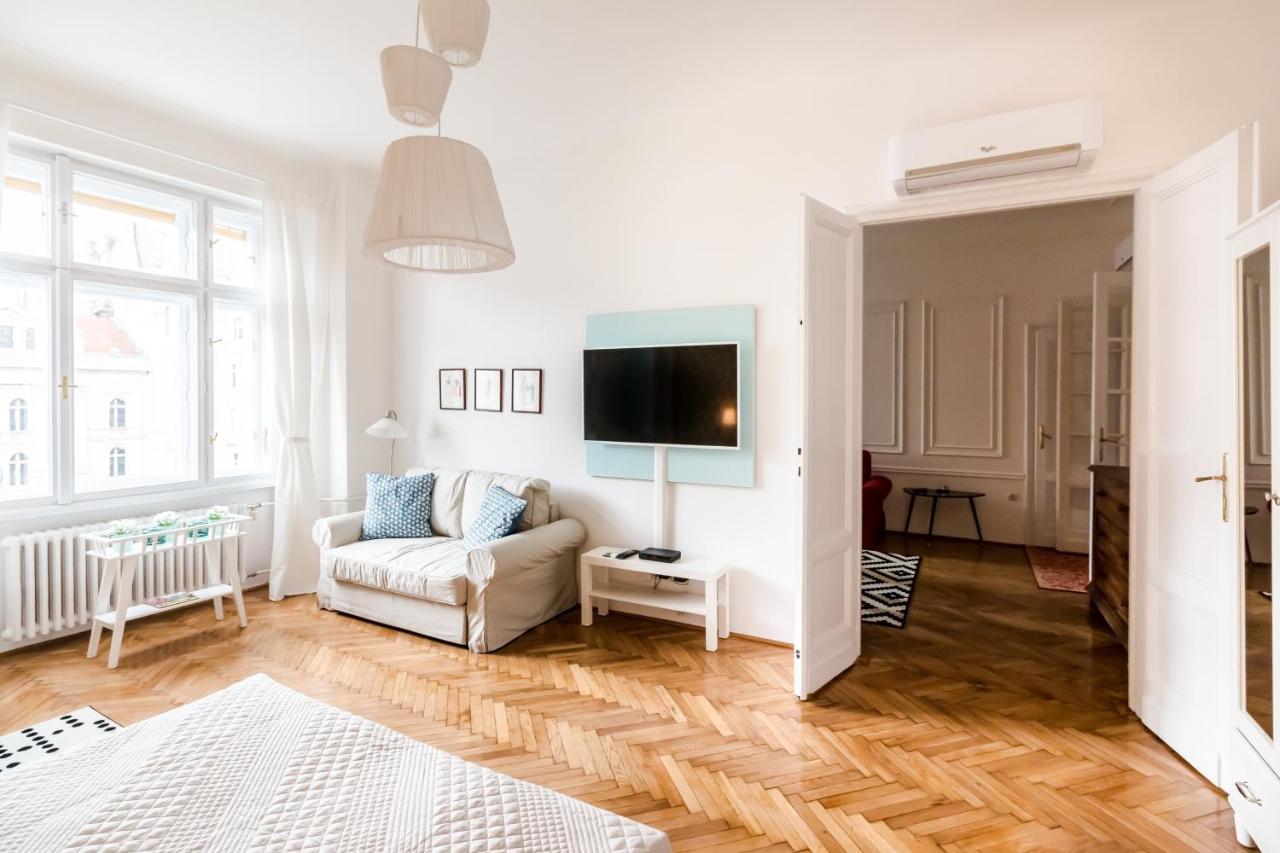 Golden Esthetic With Red Sofa Apartment — Photos 3